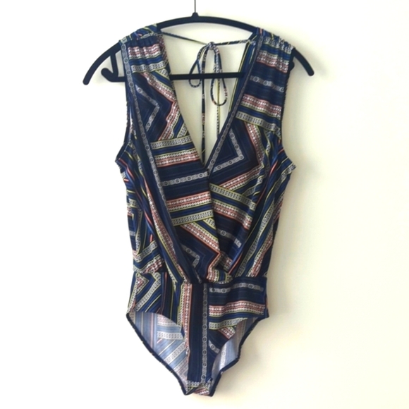 BCBGeneration Tops - BCBGeneration multicolor bodysuit size XS V-neckline‎ Sleeveless New